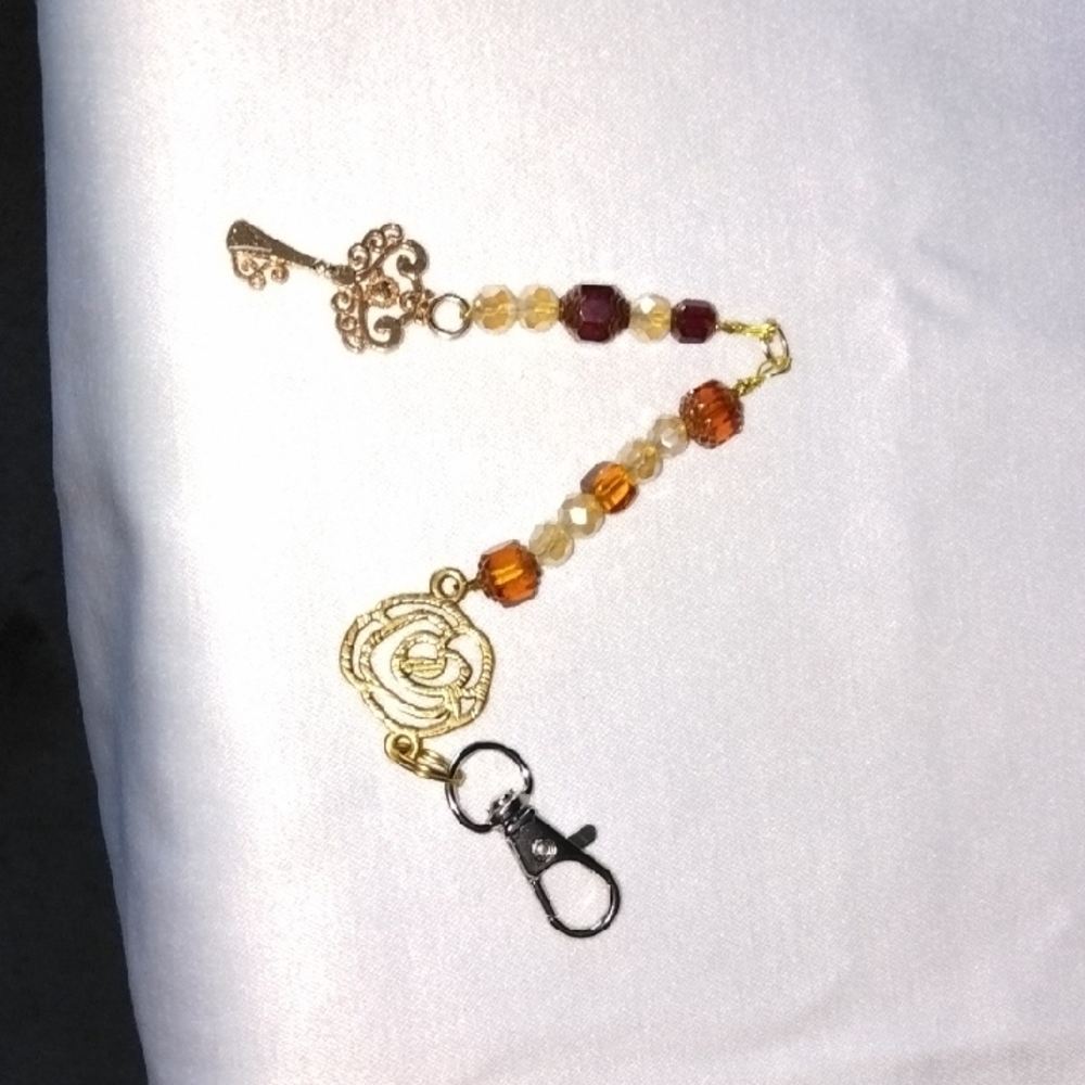 Elegant Gold and Amber Keychain Accessory